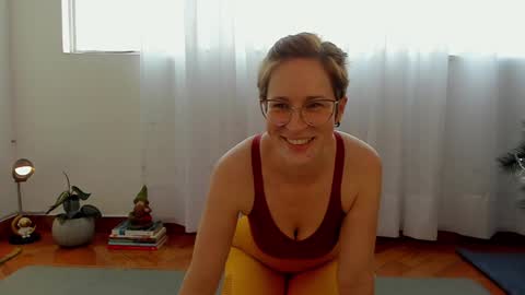 Leonela online show from December 9, 2024, 8:44 pm