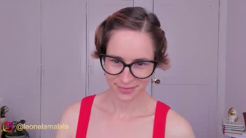 Leonela online show from October 14, 2025, 5:47 pm