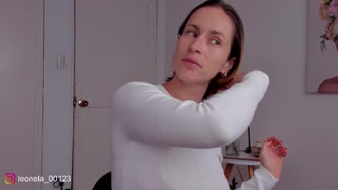 Leonela online show from February 14, 2026, 6:48 pm