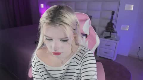 Cuddly Kitten online show from September 22, 2025, 10:12 pm