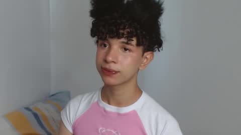 Snapshot of cuddly_twinkie chatting on December 5, 2024, 4:55 pm Cuddly online show from December 5, 2024, 4:55 pm