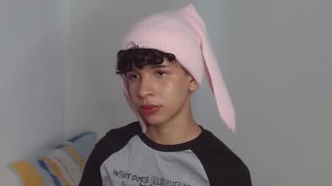 Snapshot of cuddly_twinkie chatting on December 6, 2024, 5:22 pm Cuddly online show from December 6, 2024, 5:22 pm