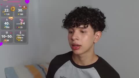 Snapshot of cuddly_twinkie chatting on December 10, 2024, 10:26 pm Cuddly online show from December 10, 2024, 10:26 pm