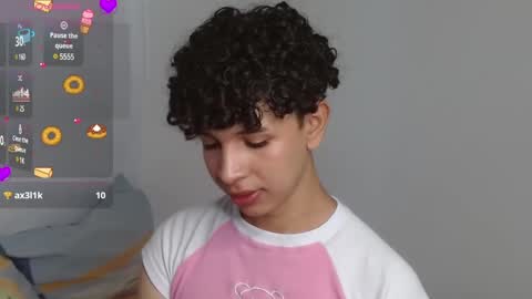 Snapshot of cuddly_twinkie chatting on December 12, 2024, 8:21 pm Cuddly online show from December 12, 2024, 8:21 pm