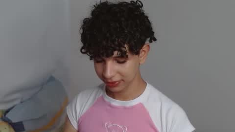 Snapshot of cuddly_twinkie chatting on December 13, 2024, 2:43 am Cuddly online show from December 13, 2024, 2:43 am