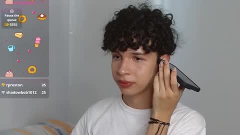 Snapshot of cuddly_twinkie chatting on December 19, 2024, 8:13 pm Cuddly online show from December 19, 2024, 8:13 pm