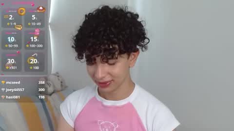 Snapshot of cuddly_twinkie chatting on December 26, 2024, 8:32 pm Cuddly online show from December 26, 2024, 8:32 pm