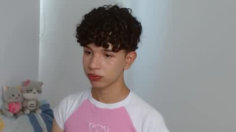 Snapshot of cuddly_twinkie chatting on January 12, 2025, 5:11 pm Cuddly online show from January 12, 2025, 5:11 pm