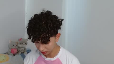 Snapshot of cuddly_twinkie chatting on January 12, 2025, 8:14 pm Cuddly online show from January 12, 2025, 8:14 pm