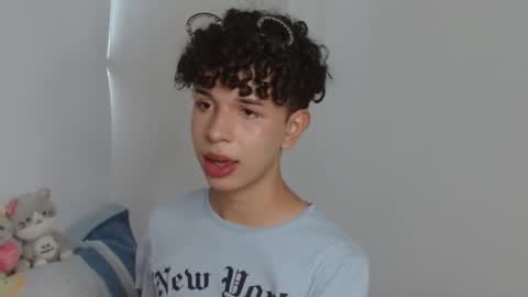 Snapshot of cuddly_twinkie chatting on January 17, 2025, 5:19 pm Cuddly online show from January 17, 2025, 5:19 pm