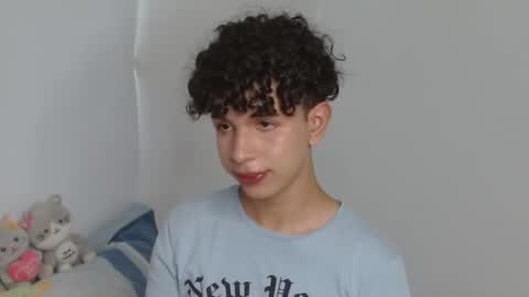 Snapshot of cuddly_twinkie chatting on January 17, 2025, 8:22 pm Cuddly online show from January 17, 2025, 8:22 pm