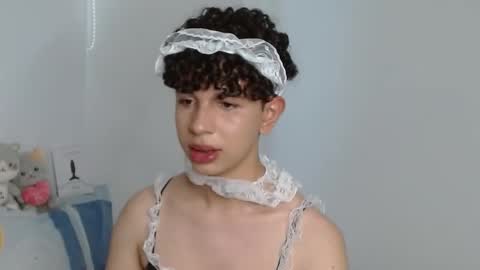 Snapshot of cuddly_twinkie chatting on January 18, 2025, 8:40 pm Cuddly online show from January 18, 2025, 8:40 pm