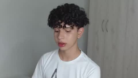 Snapshot of cuddly_twinkie chatting on January 27, 2025, 1:59 am Cuddly online show from January 27, 2025, 1:59 am