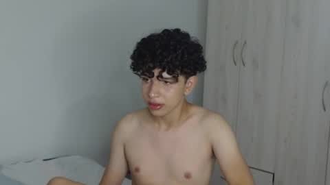 Snapshot of cuddly_twinkie chatting on January 27, 2025, 5:03 am Cuddly online show from January 27, 2025, 5:03 am