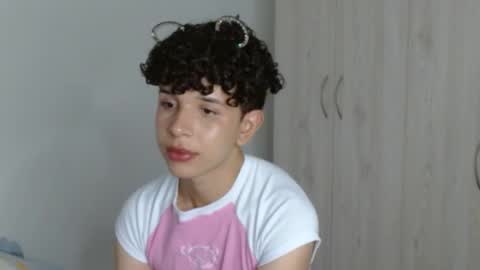 Snapshot of cuddly_twinkie chatting on January 28, 2025, 2:32 am Cuddly online show from January 28, 2025, 2:32 am