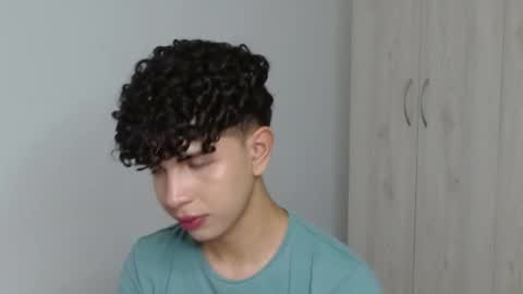 Snapshot of cuddly_twinkie chatting on February 6, 2025, 2:33 am Cuddly online show from February 6, 2025, 2:33 am