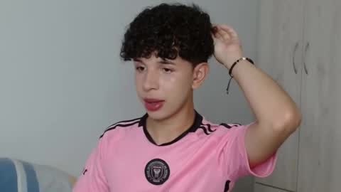 Snapshot of cuddly_twinkie chatting on February 13, 2025, 10:43 pm Cuddly online show from February 13, 2025, 10:43 pm