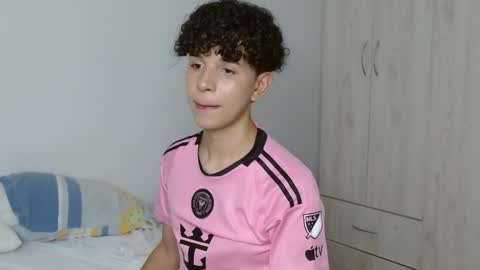 Snapshot of cuddly_twinkie chatting on February 14, 2025, 1:45 am Cuddly online show from February 14, 2025, 1:45 am