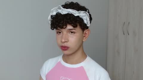 Snapshot of cuddly_twinkie chatting on February 15, 2025, 4:12 pm Cuddly online show from February 15, 2025, 4:12 pm