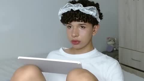 Snapshot of cuddly_twinkie chatting on February 27, 2025, 6:42 pm Cuddly online show from February 27, 2025, 6:42 pm