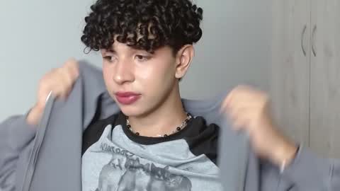 Snapshot of cuddly_twinkie chatting on March 6, 2025, 5:43 pm Cuddly online show from March 6, 2025, 5:43 pm