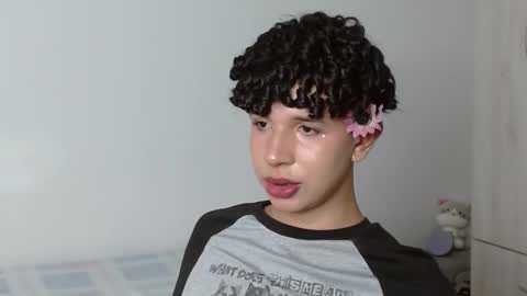 Snapshot of cuddly_twinkie chatting on March 11, 2025, 6:52 pm Cuddly online show from March 11, 2025, 6:52 pm