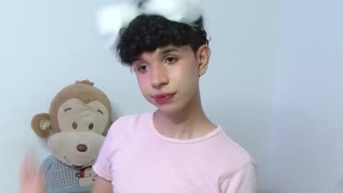 Snapshot of cuddly_twinkie chatting on October 14, 2025, 3:40 am Cuddly online show from October 14, 2025, 3:40 am