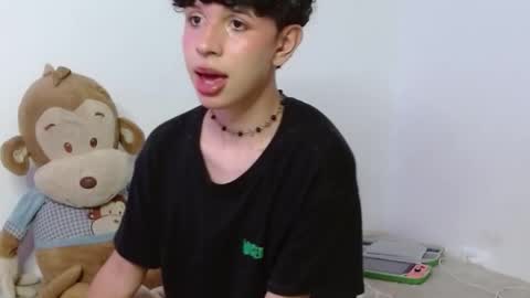 Snapshot of cuddly_twinkie chatting on October 16, 2025, 4:02 am Cuddly online show from October 16, 2025, 4:02 am