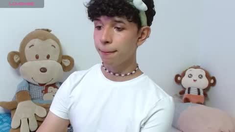 Snapshot of cuddly_twinkie chatting on October 22, 2025, 4:02 am Cuddly online show from October 22, 2025, 4:02 am