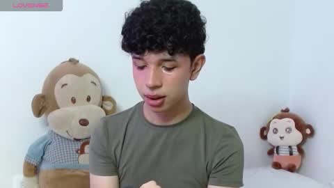 Snapshot of cuddly_twinkie chatting on October 27, 2025, 7:07 pm Cuddly online show from October 27, 2025, 7:07 pm