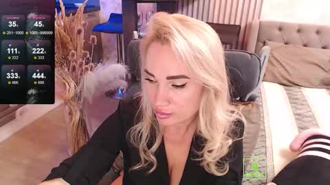 Snapshot of cuddlylina chatting on October 25, 2025, 9:42 pm CuddlyLina online show from October 25, 2025, 9:42 pm