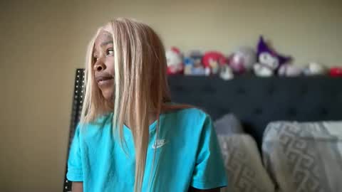 cum2charmxx online show from April 10, 2026, 6:12 pm