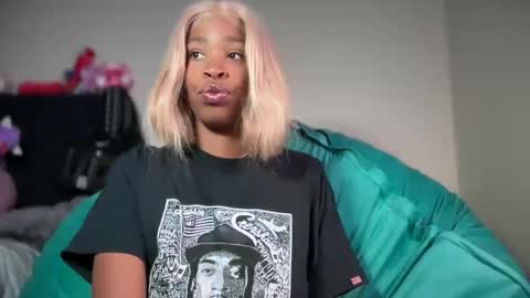 cum2charmxx online show from April 14, 2026, 11:38 am