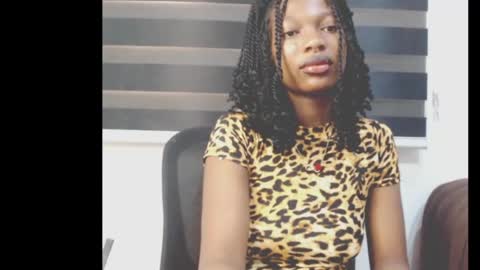cumebony_petit online show from May 8, 2026, 6:41 am