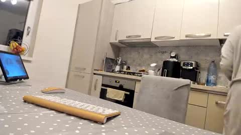 maria  alex online show from October 19, 2025, 3:07 am