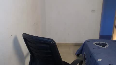 Curious bitch2007 online show from November 17, 2025, 12:44 pm