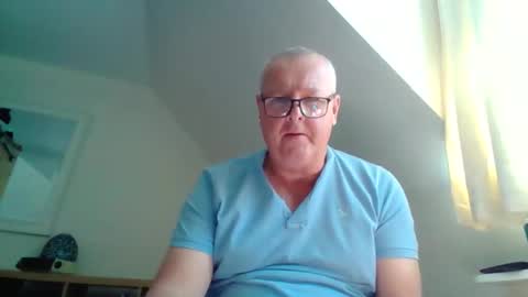 curiousax77 online show from April 30, 2026, 12:11 pm