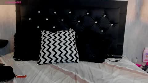 curly_babe1 online show from May 27, 2026, 2:19 am