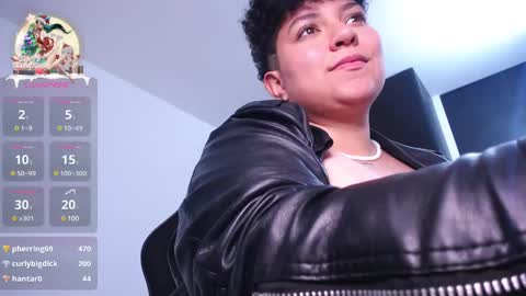 Snapshot of curly_cam_queen chatting on December 22, 2024, 7:54 am Bruna online show from December 22, 2024, 7:54 am