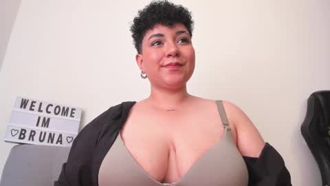 Snapshot of curly_cam_queen chatting on February 6, 2025, 7:18 pm Bruna online show from February 6, 2025, 7:18 pm