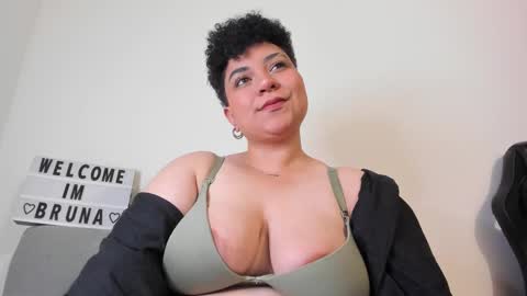 Snapshot of curly_cam_queen chatting on February 7, 2025, 3:45 am Bruna online show from February 7, 2025, 3:45 am