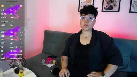 Snapshot of curly_cam_queen chatting on October 12, 2025, 11:48 pm Bruna online show from October 12, 2025, 11:48 pm