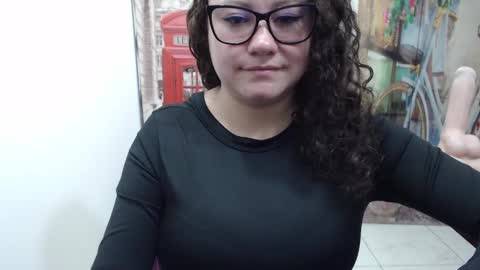 Vannesa online show from November 5, 2025, 6:30 pm