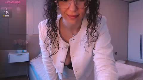 Snapshot of curly_jade_ chatting on May 16, 2026, 3:00 pm curly_jade_ online show from May 16, 2026, 3:00 pm