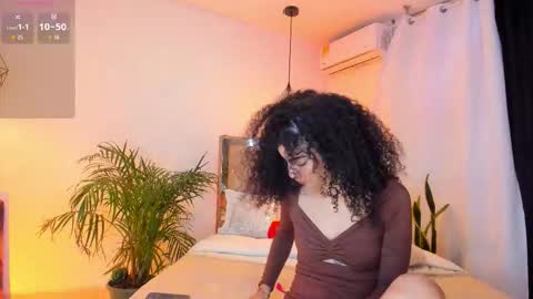 Snapshot of curlyrose_ chatting on October 15, 2025, 10:21 pm Rose online show from October 15, 2025, 10:21 pm