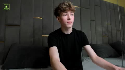 Snapshot of curlytwinkboy chatting on September 26, 2025, 8:35 pm KEVIN online show from September 26, 2025, 8:35 pm