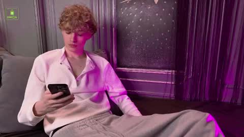 Snapshot of curlytwinkboy chatting on May 22, 2026, 4:30 am KEVIN online show from May 22, 2026, 4:30 am