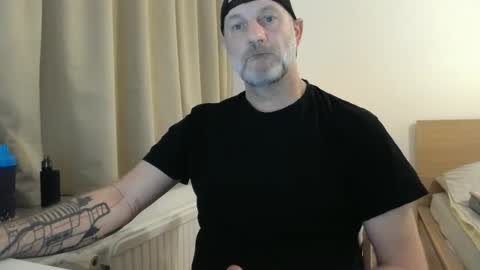 Snapshot of curman85 chatting on January 2, 2025, 12:02 am Curman85 online show from January 2, 2025, 12:02 am