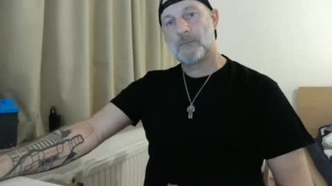 Snapshot of curman85 chatting on March 6, 2025, 11:42 pm Curman85 online show from March 6, 2025, 11:42 pm