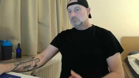 Snapshot of curman85 chatting on October 3, 2025, 10:40 pm Curman85 online show from October 3, 2025, 10:40 pm